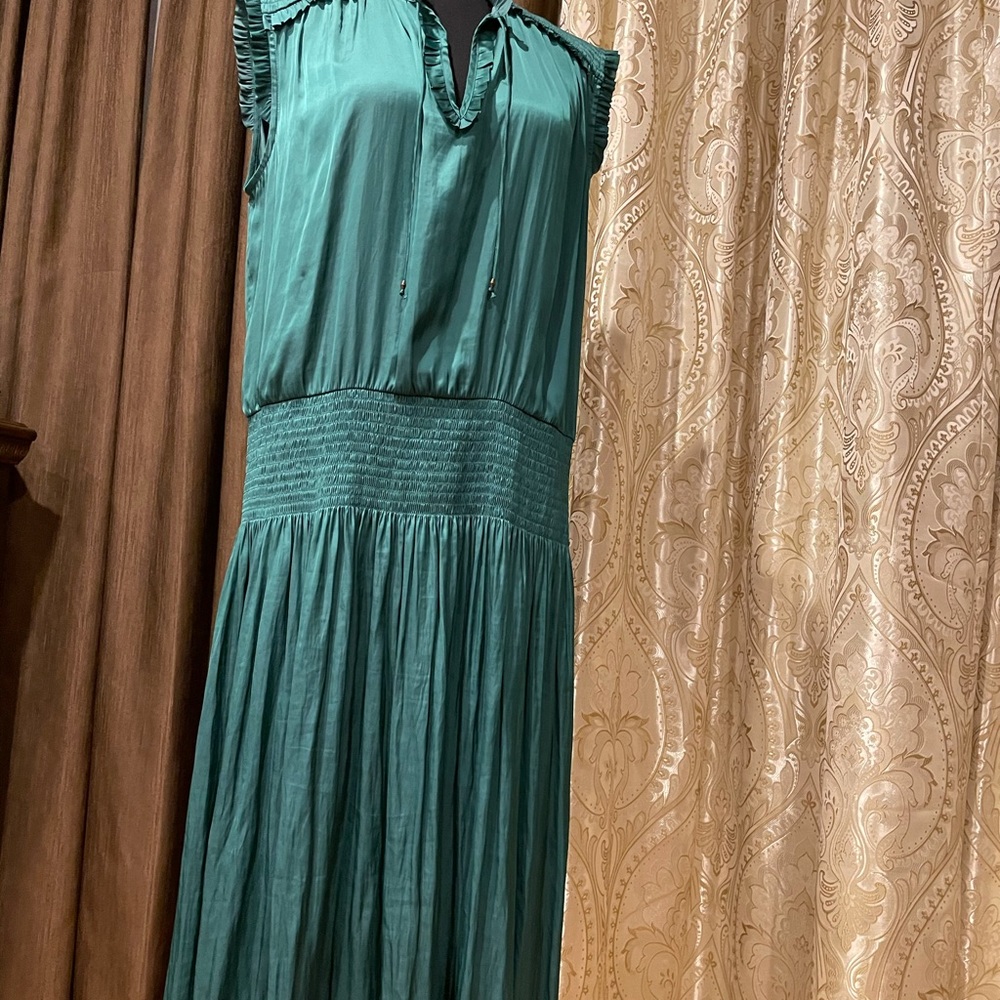 Green sleeveless dress